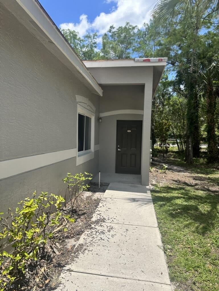 220 Crestwood Circle – photo 1