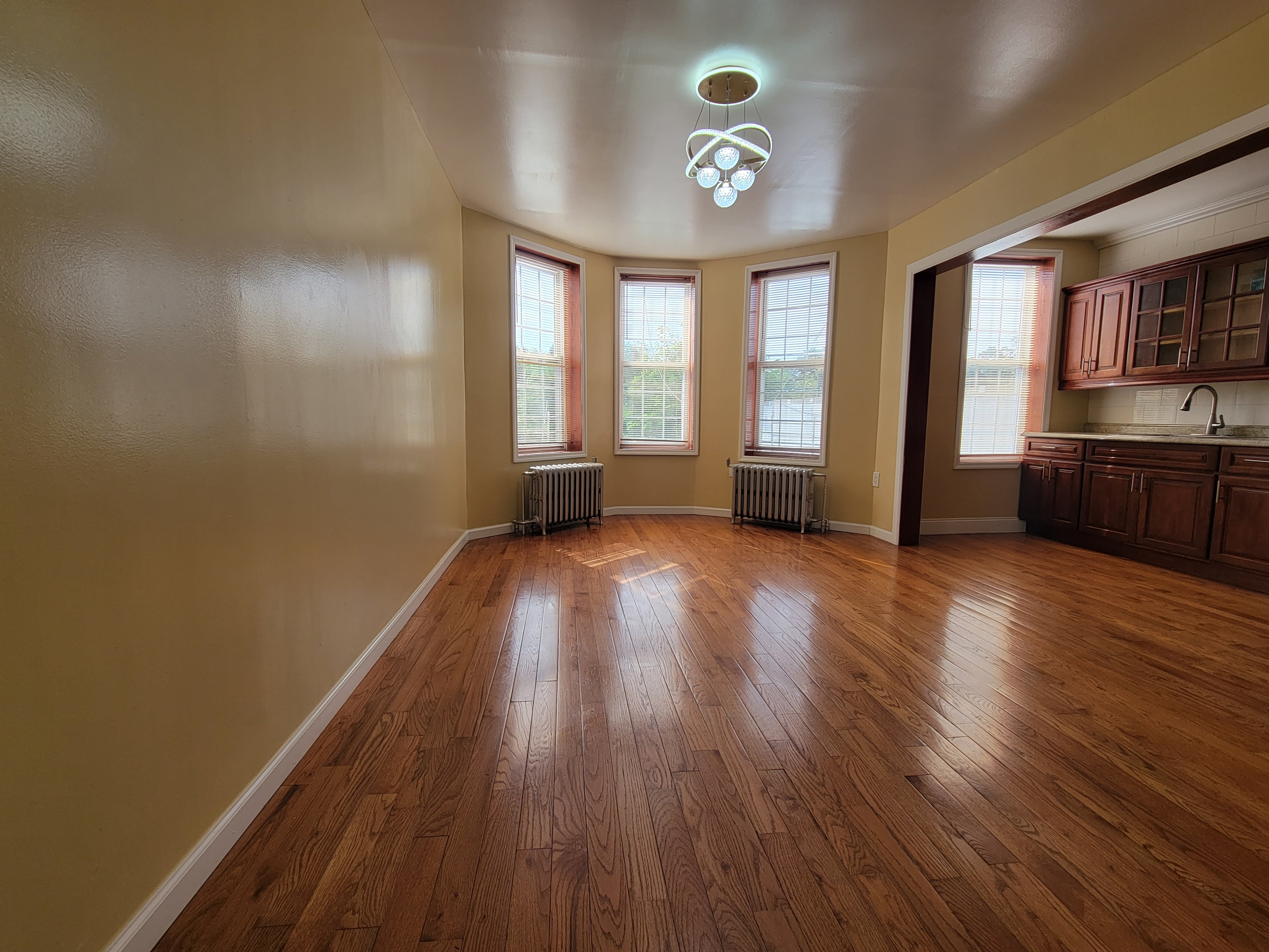 214 Moffat St – photo 4