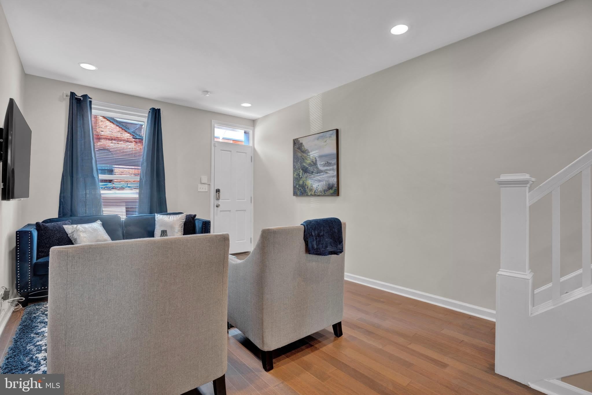 2117 E CHASE Street – photo 5
