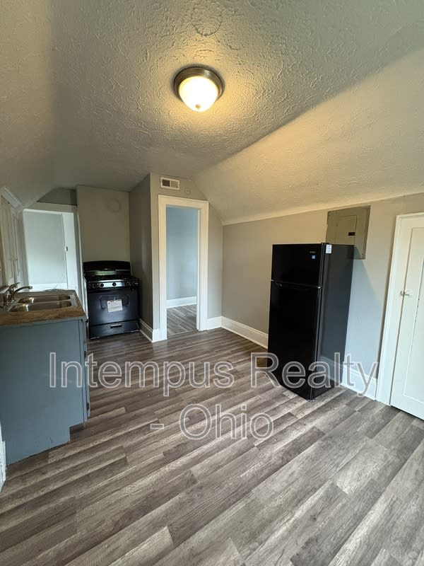 942 Eddy Rd – photo 3