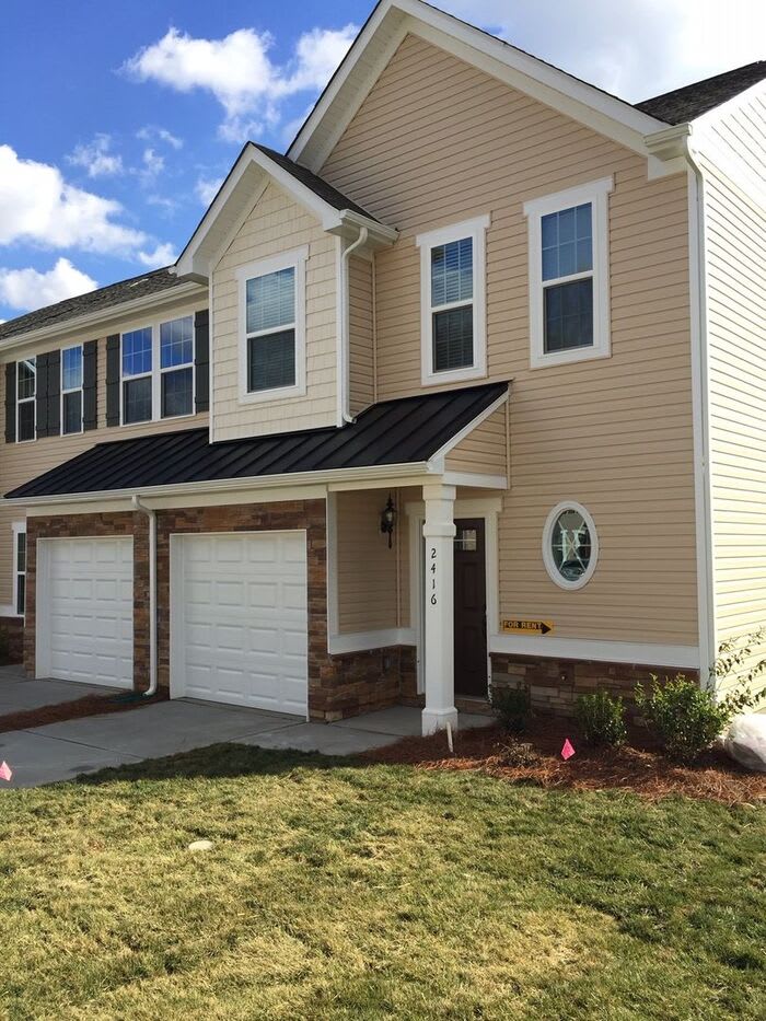 2416 Silverthorn Drive – photo 2