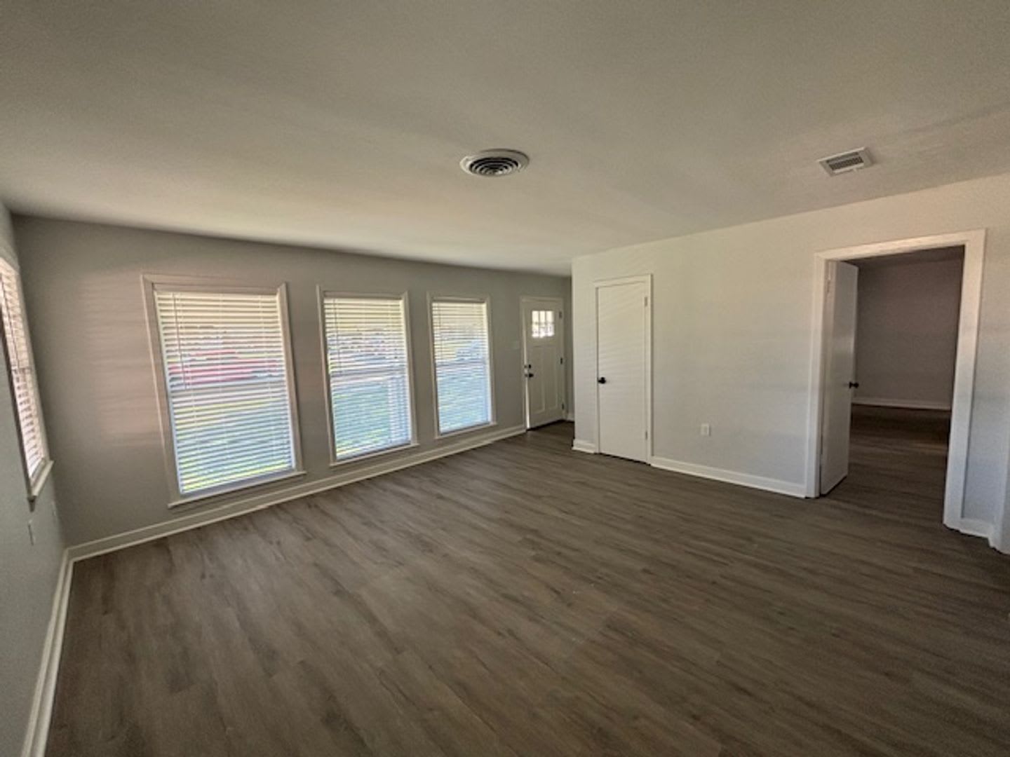 MAJOR PRICE DROP!! Stunning 3 bedroom 2 bath home in Baton Rouge, LA – photo 3