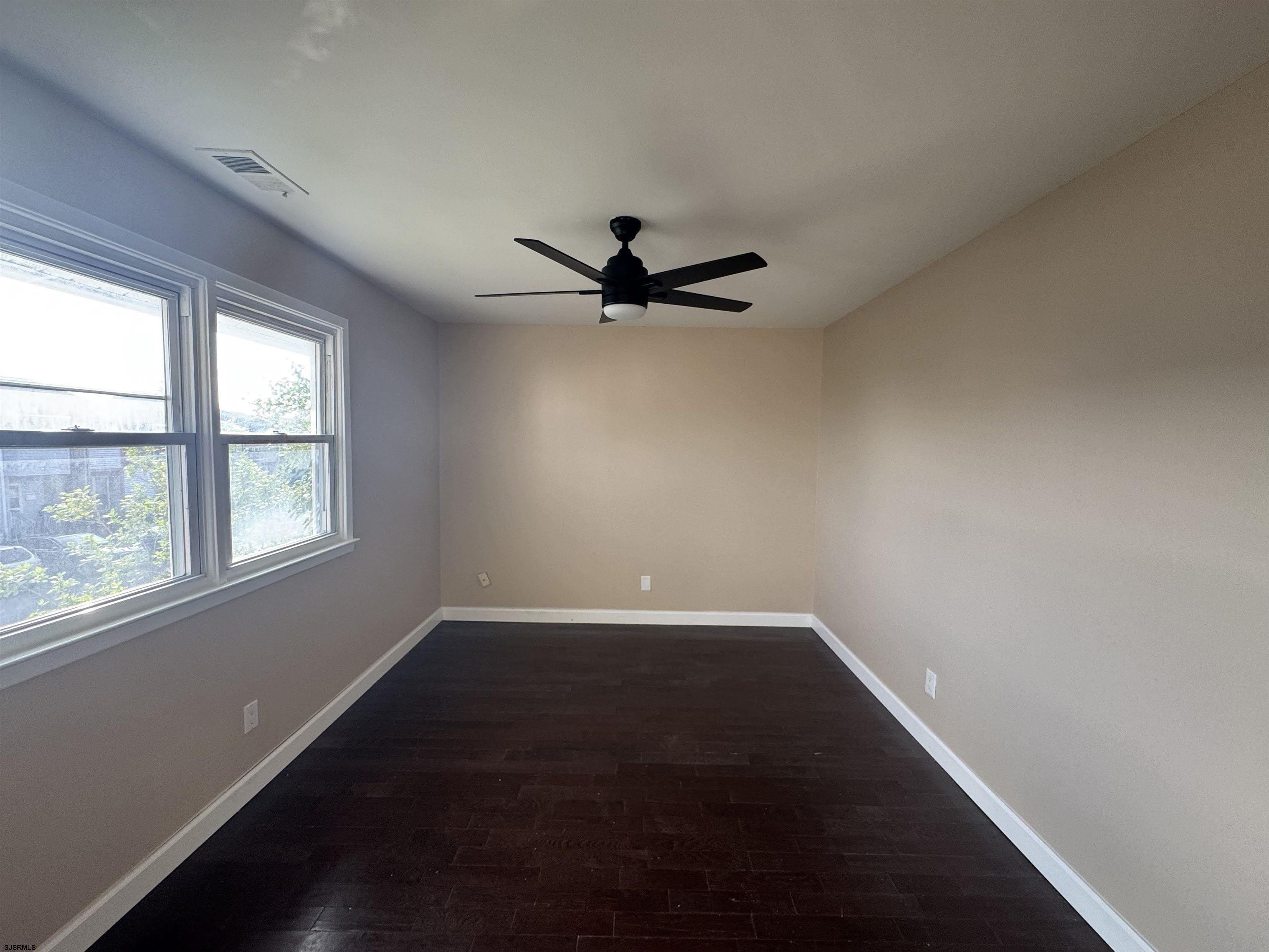 352-354 Hampshire Dr – photo 3