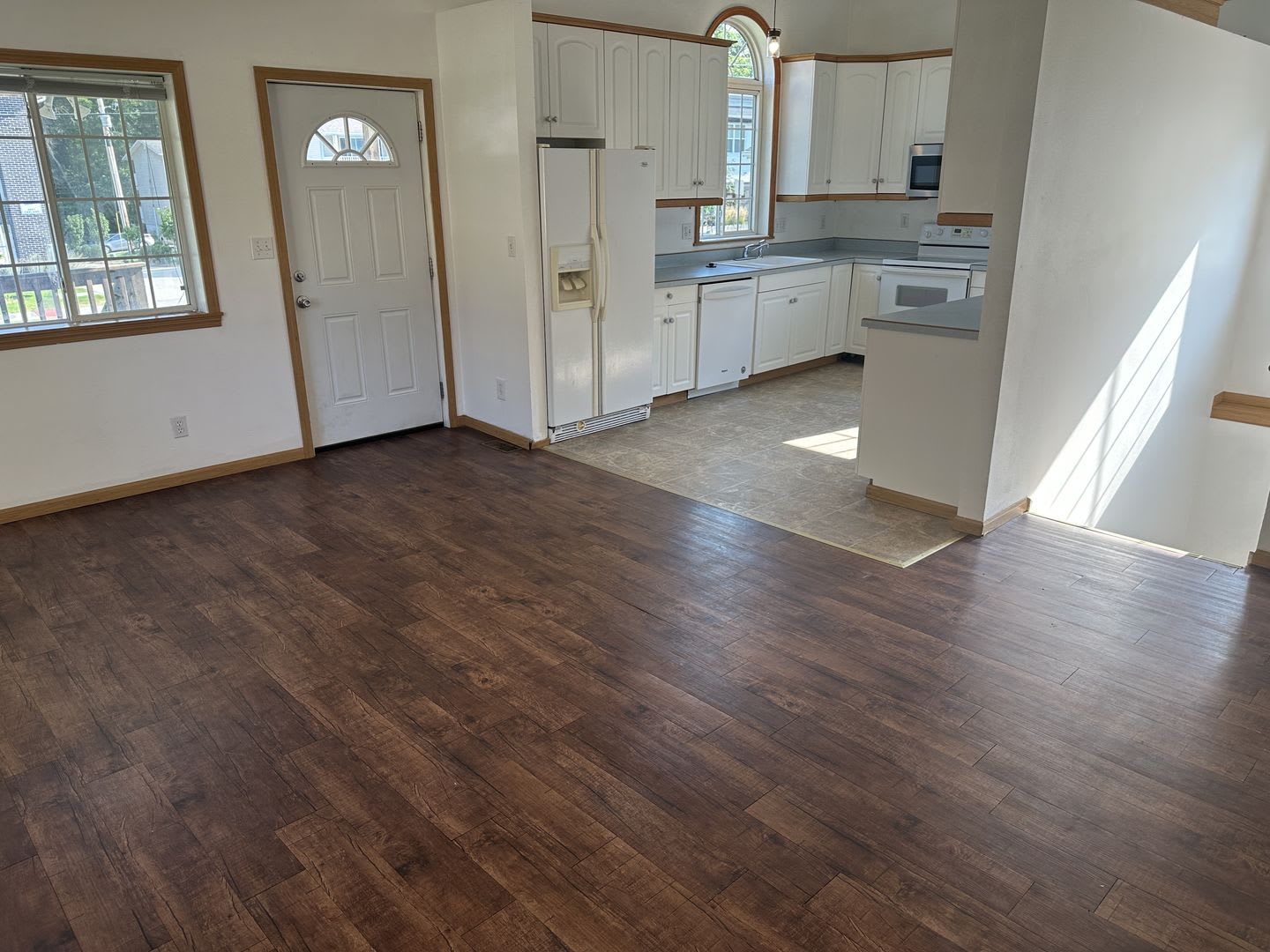 MOVE-IN SPECIAL! $500 OFF FIRST MONTH'S RENT! Large 4-Bedroom, 3-Bathroom House – photo 4