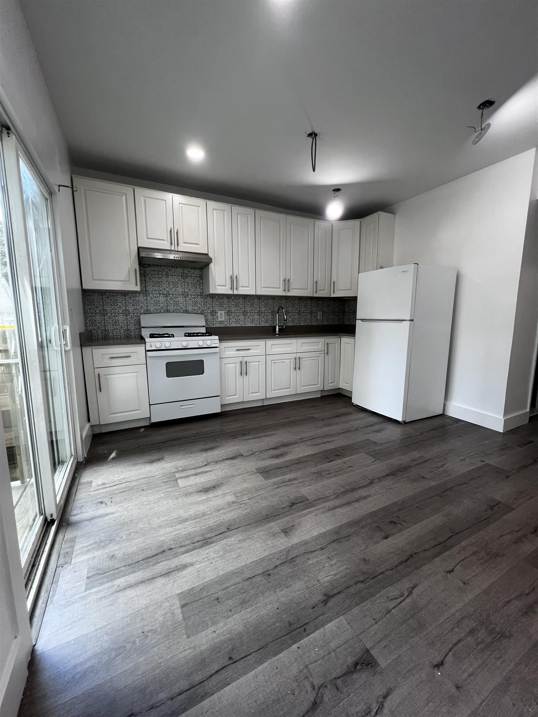 28 E 47TH ST – photo 1