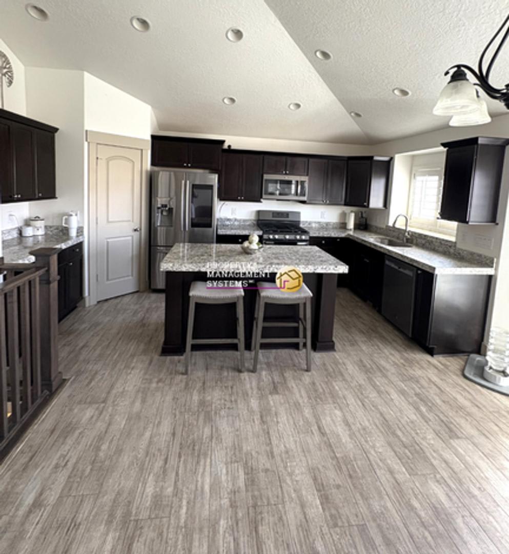 Beautiful 6 Bedroom Home in West Jordan! – photo 4