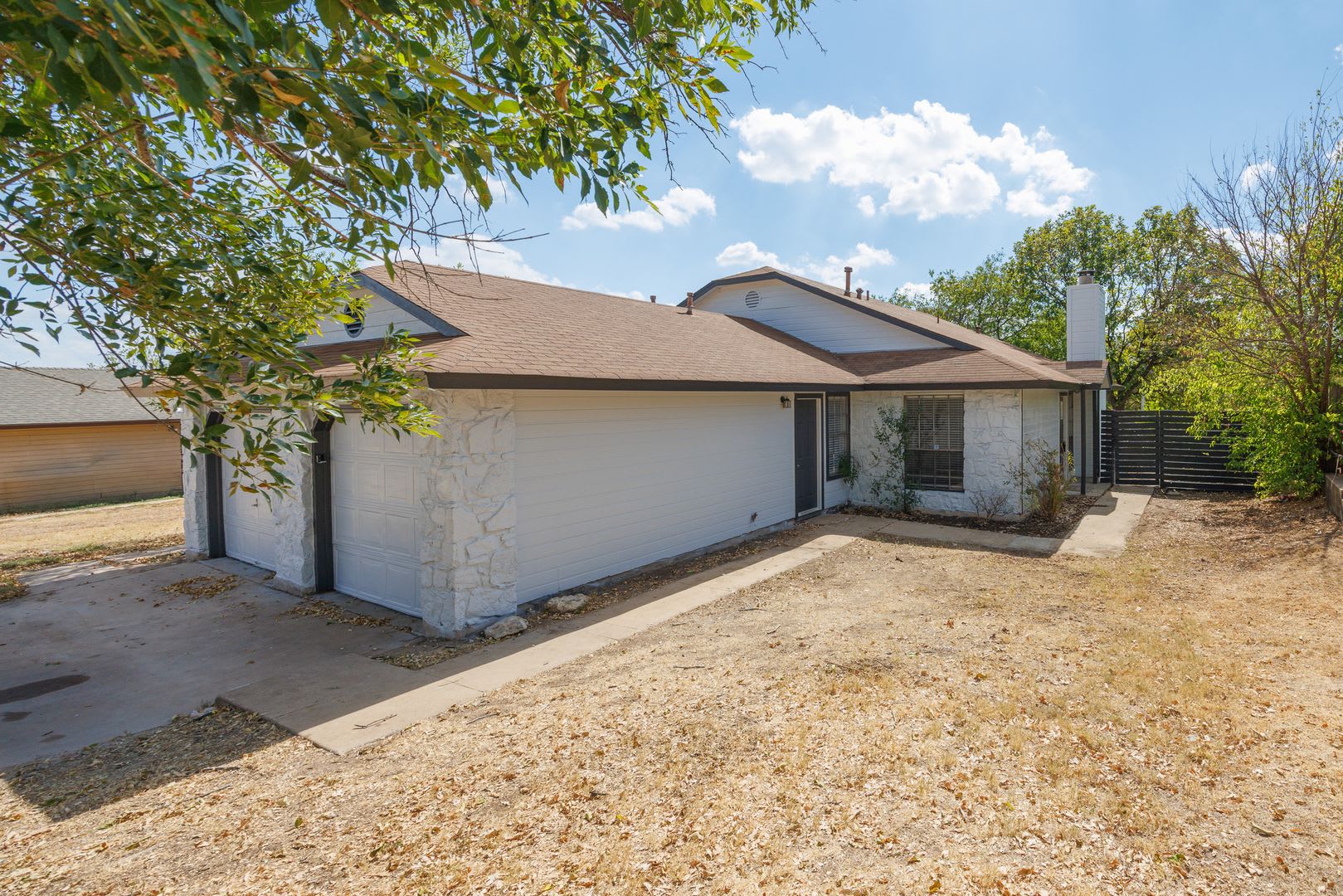 Beautifully Updated 3-Bedroom Home with No Carpet & Private Fenced Yard in Round Rock – photo 1
