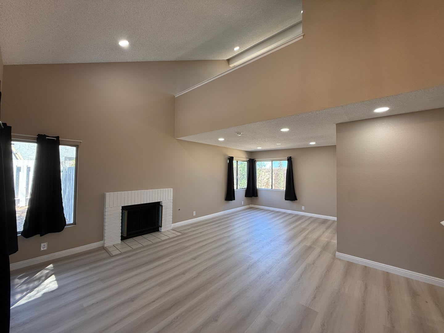 West Palmdale 4 Bedroom 3 Bathroom – photo 2