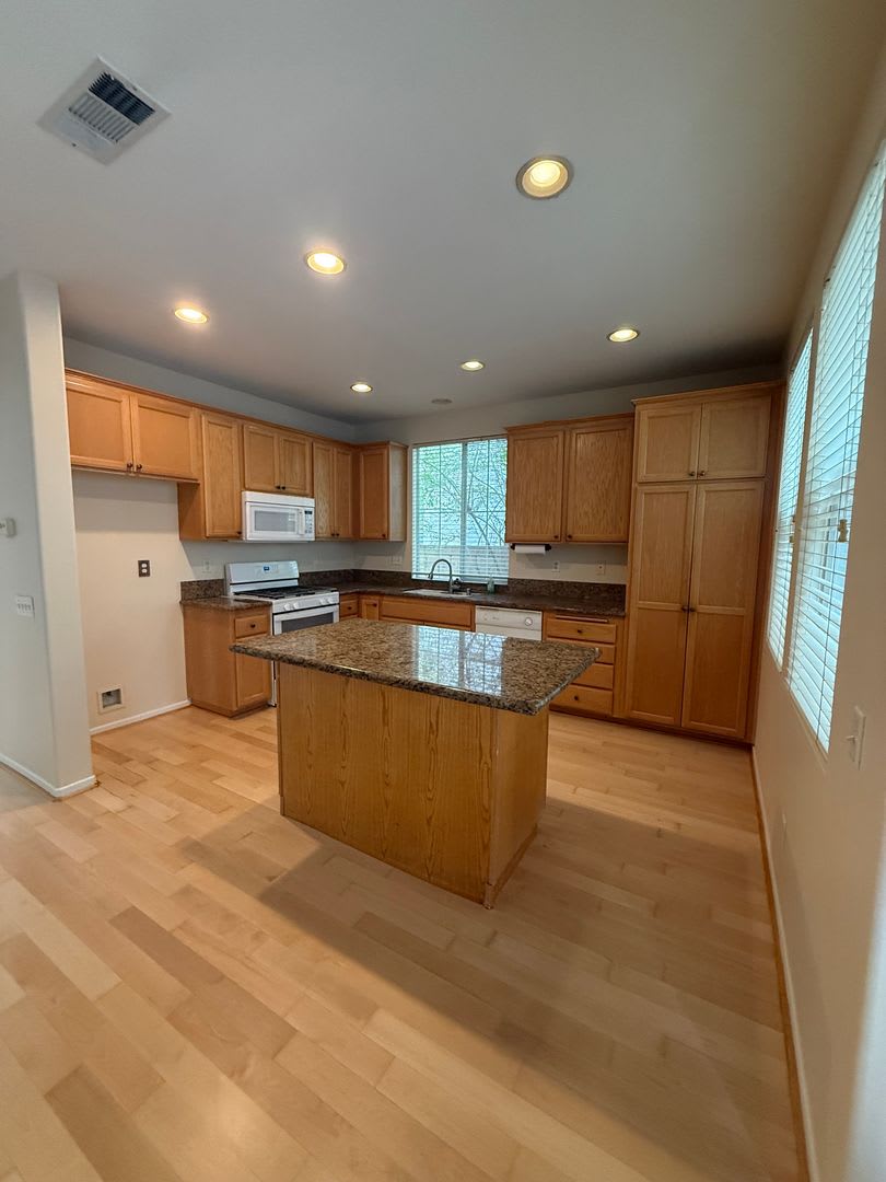2 Story 4 Bed 3 Bath Home In Simi Valley – photo 3