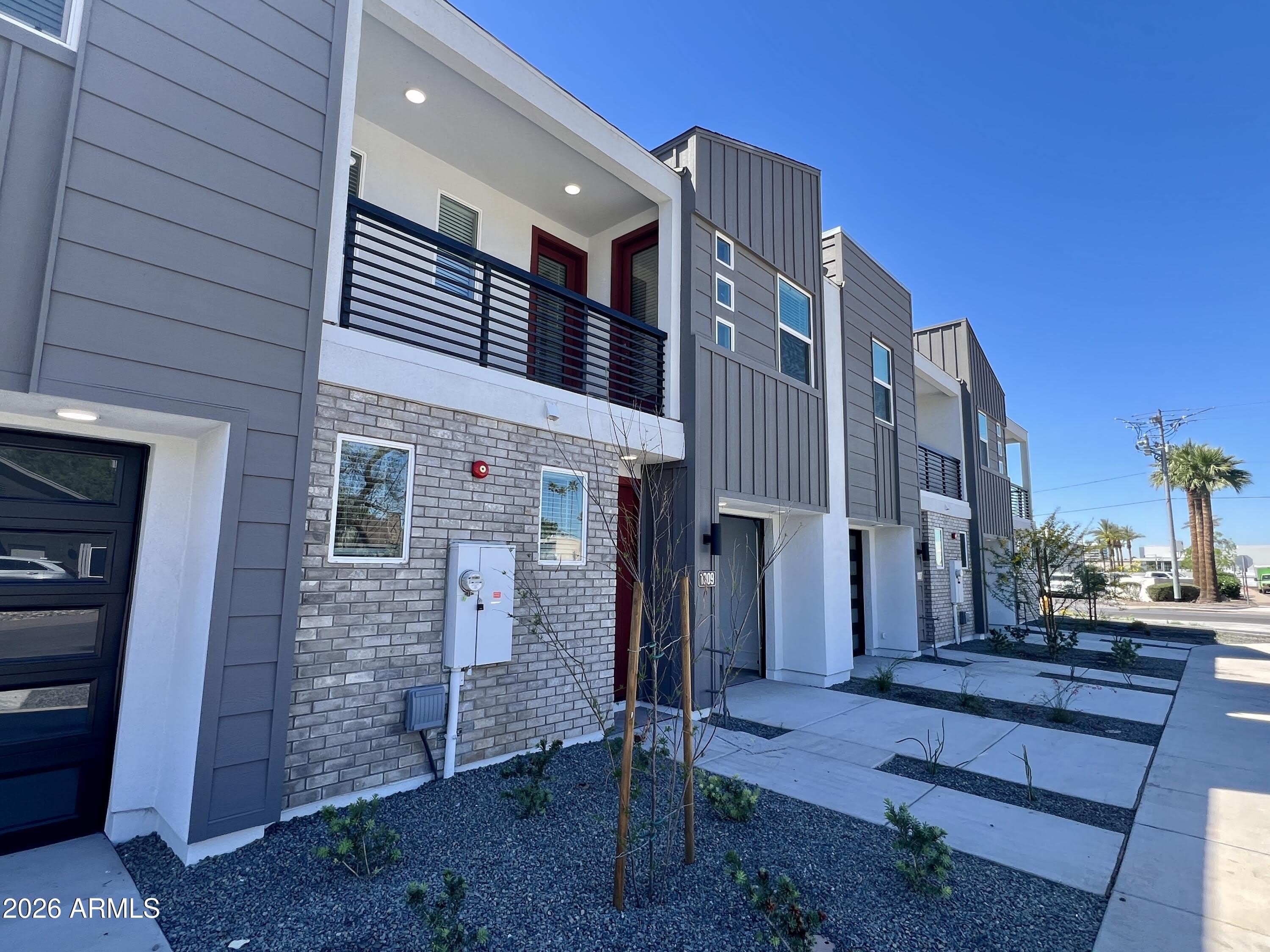 1015 E PASADENA Avenue – photo 3