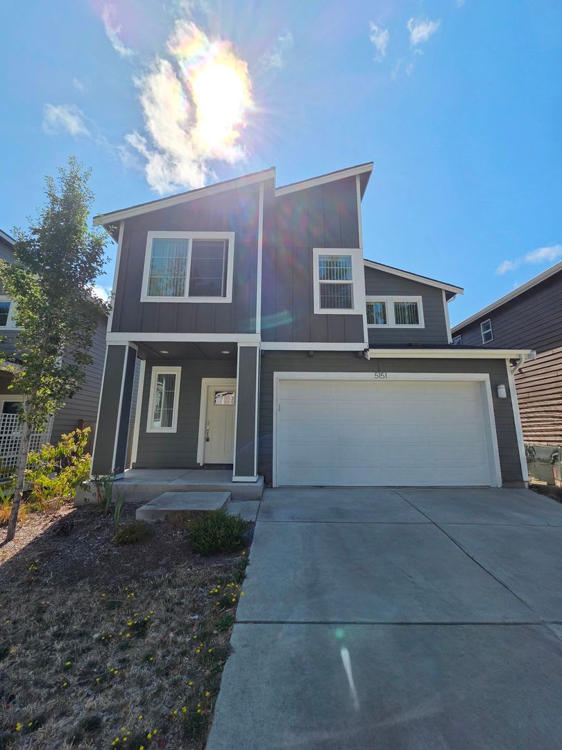 FIVE BEDROOM For Rent in West Hills! Fenced Yard, Laminate Flooring, Pets Okay! – photo 2
