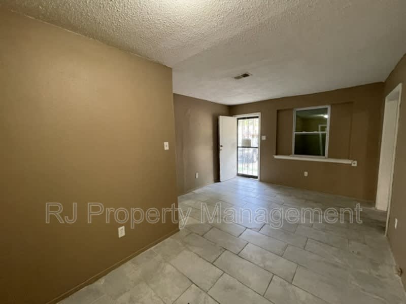 1766 Cincinnati Rd – photo 4
