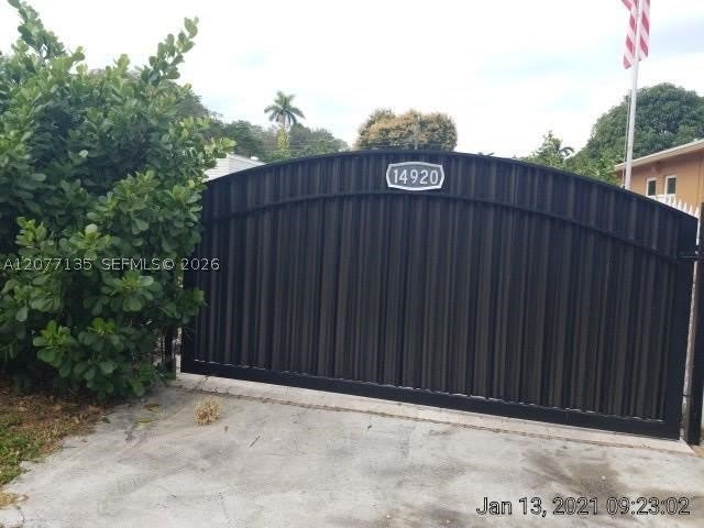 14920 NE 10th Ave – photo 1