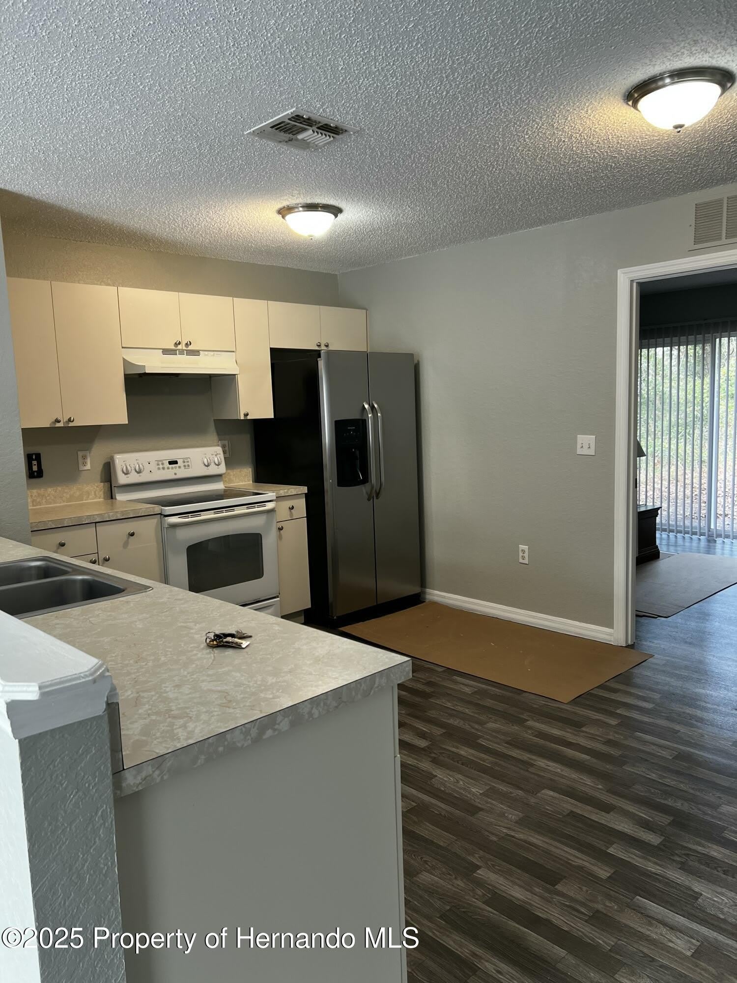 1264 Sylvia Avenue – photo 4