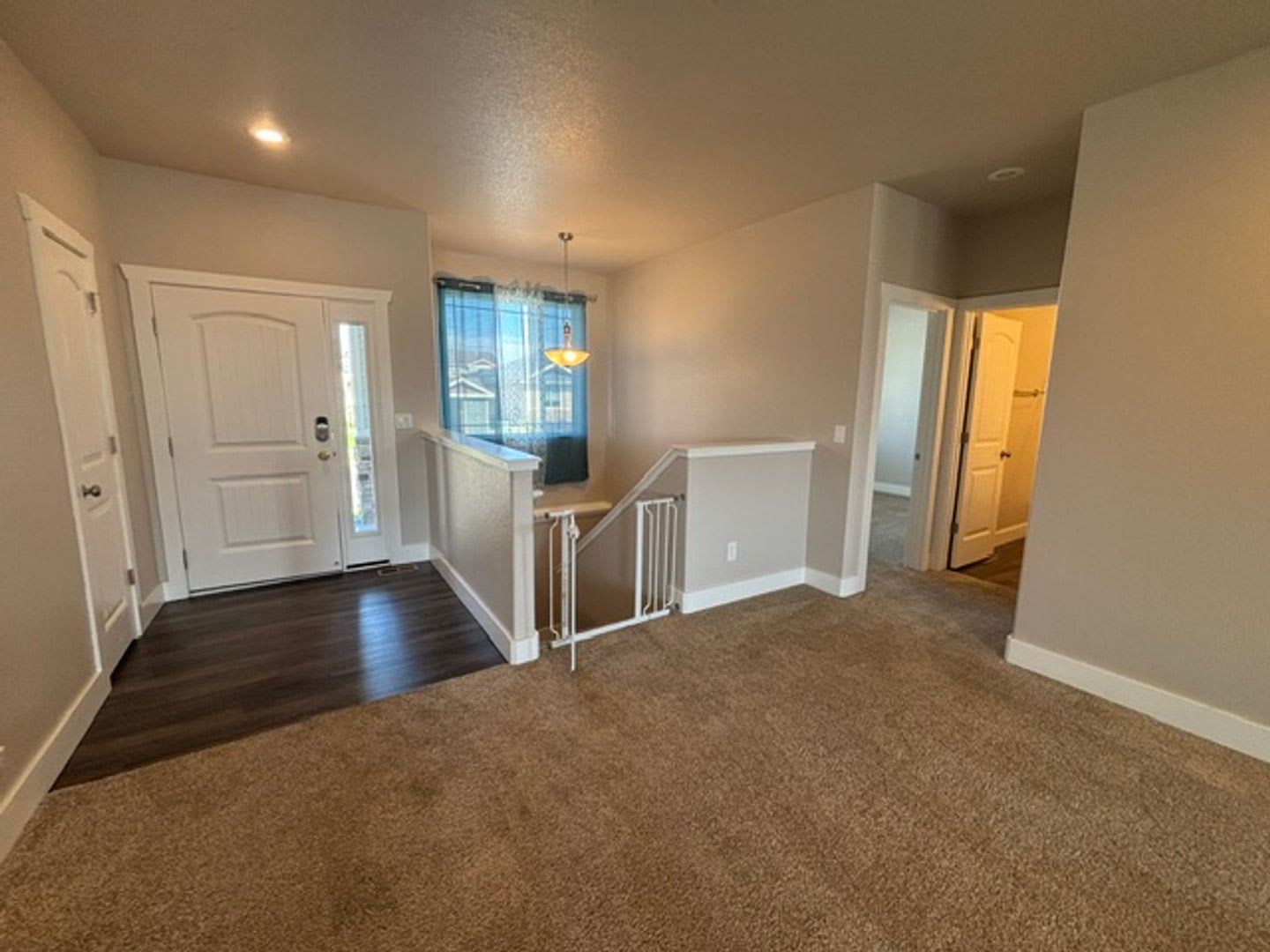 Beautiful 5 Bedroom, 3 Bath Executive Home in the Pointe! – photo 5