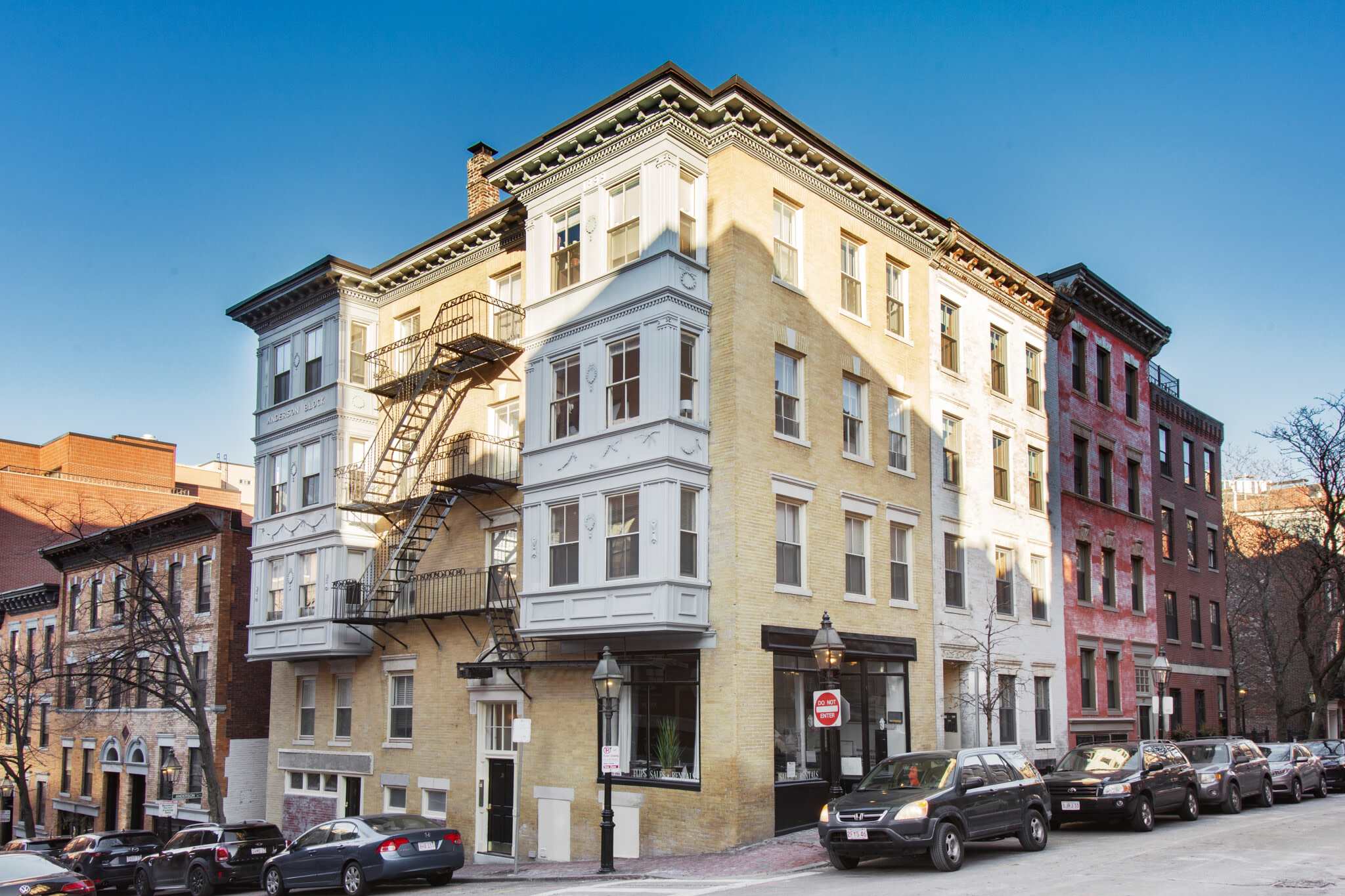 24 Anderson St – photo 5
