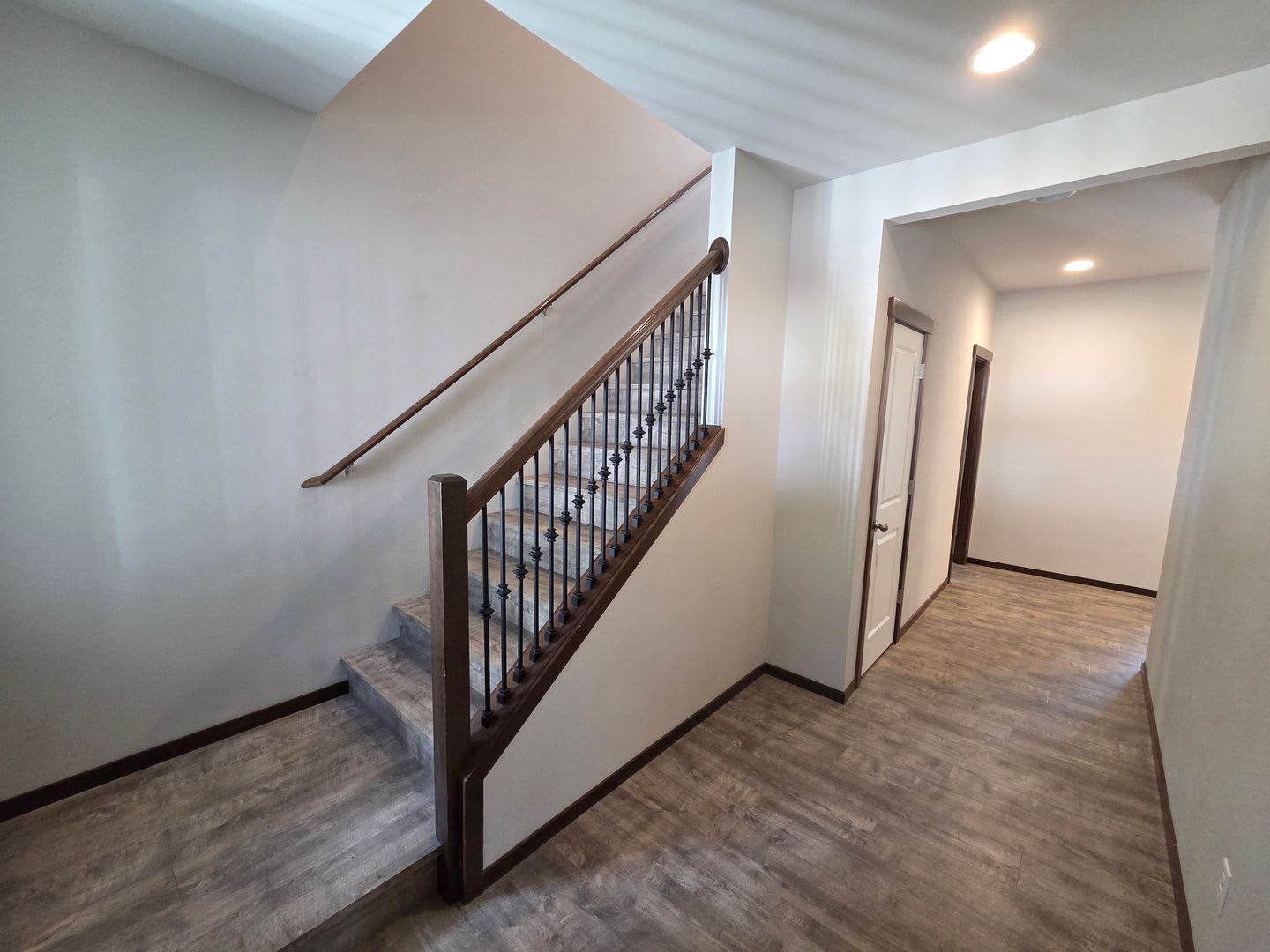 FIVE BEDROOM For Rent in West Hills! Fenced Yard, Laminate Flooring, Pets Okay! – photo 4