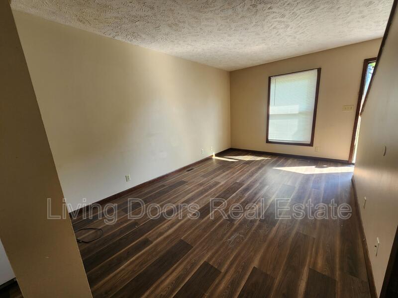 1627 Deweese Dr. – photo 4