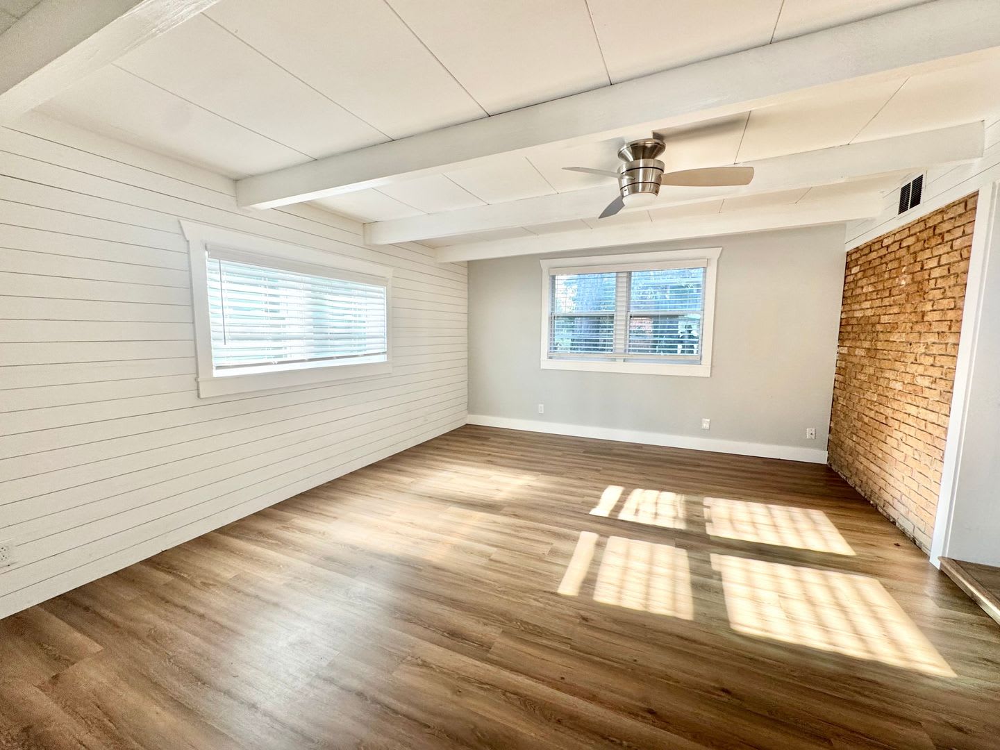 Beautiful white brick ranch styled home off White Bluff in Savannah, Ga! – photo 3