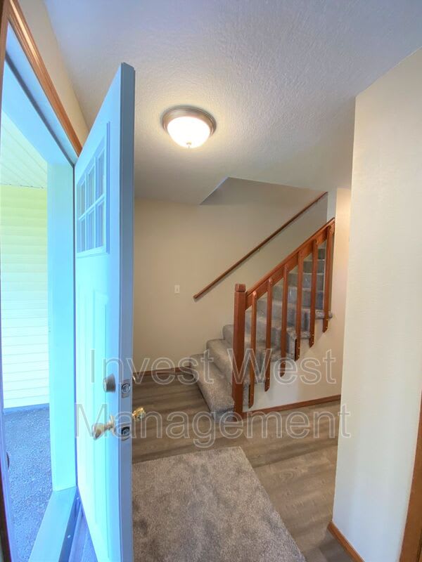 8511 NE 66th St – photo 3
