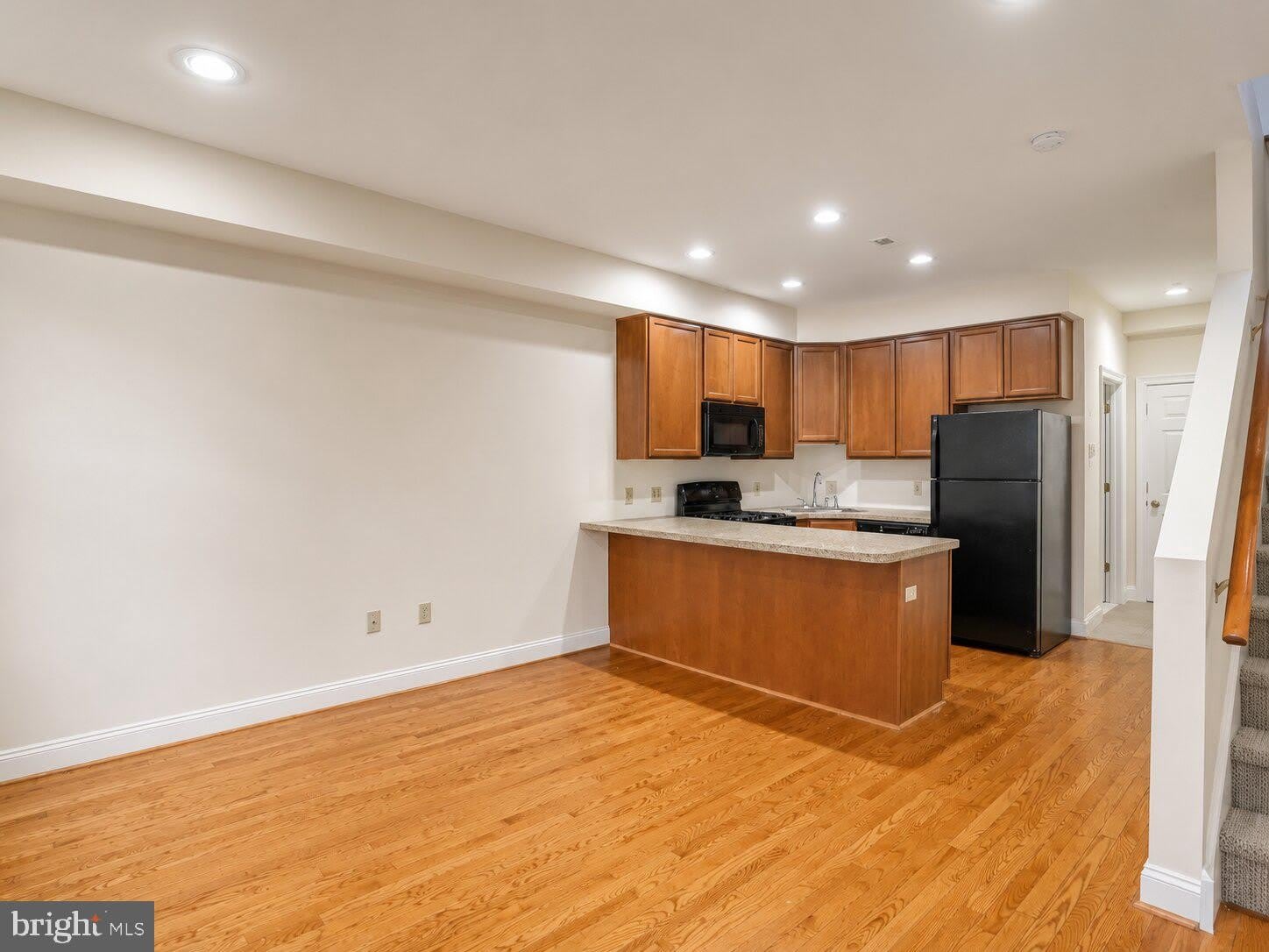 2542 W GIRARD Avenue – photo 3