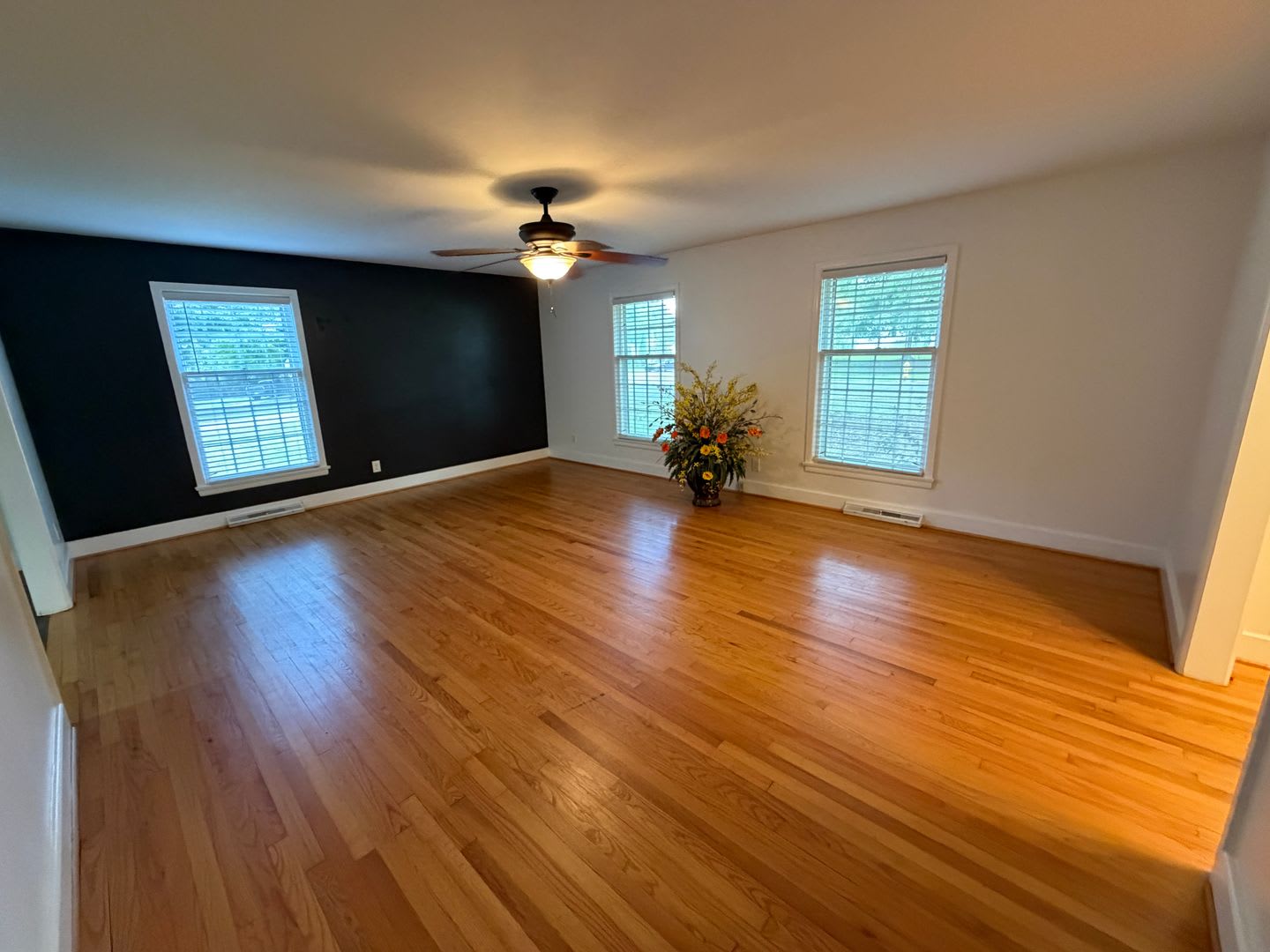 3Br Home With Sunroom Carport – photo 4