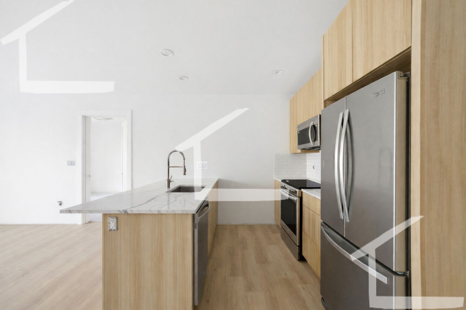 Newly constructed building in a prime location in Allston! – photo 5