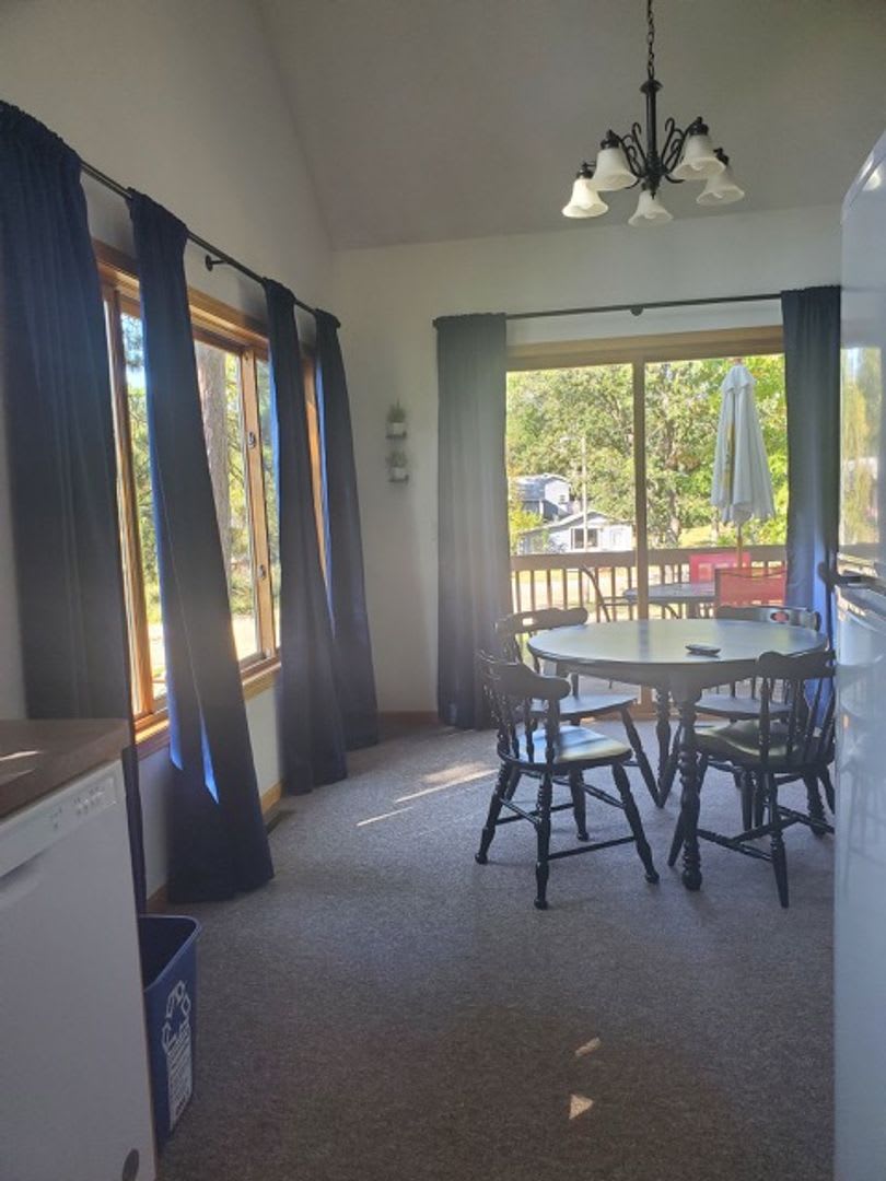 2 Bed, 1 Bath Cabin – photo 3