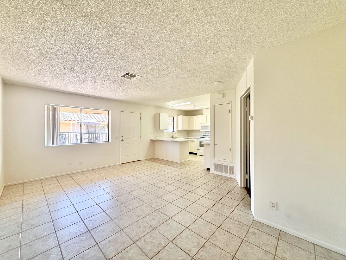 AVAILABLE NOW!! 1 Bedroom 1 Bathroom!! 55+ Apartment in Palm Desert – photo 4