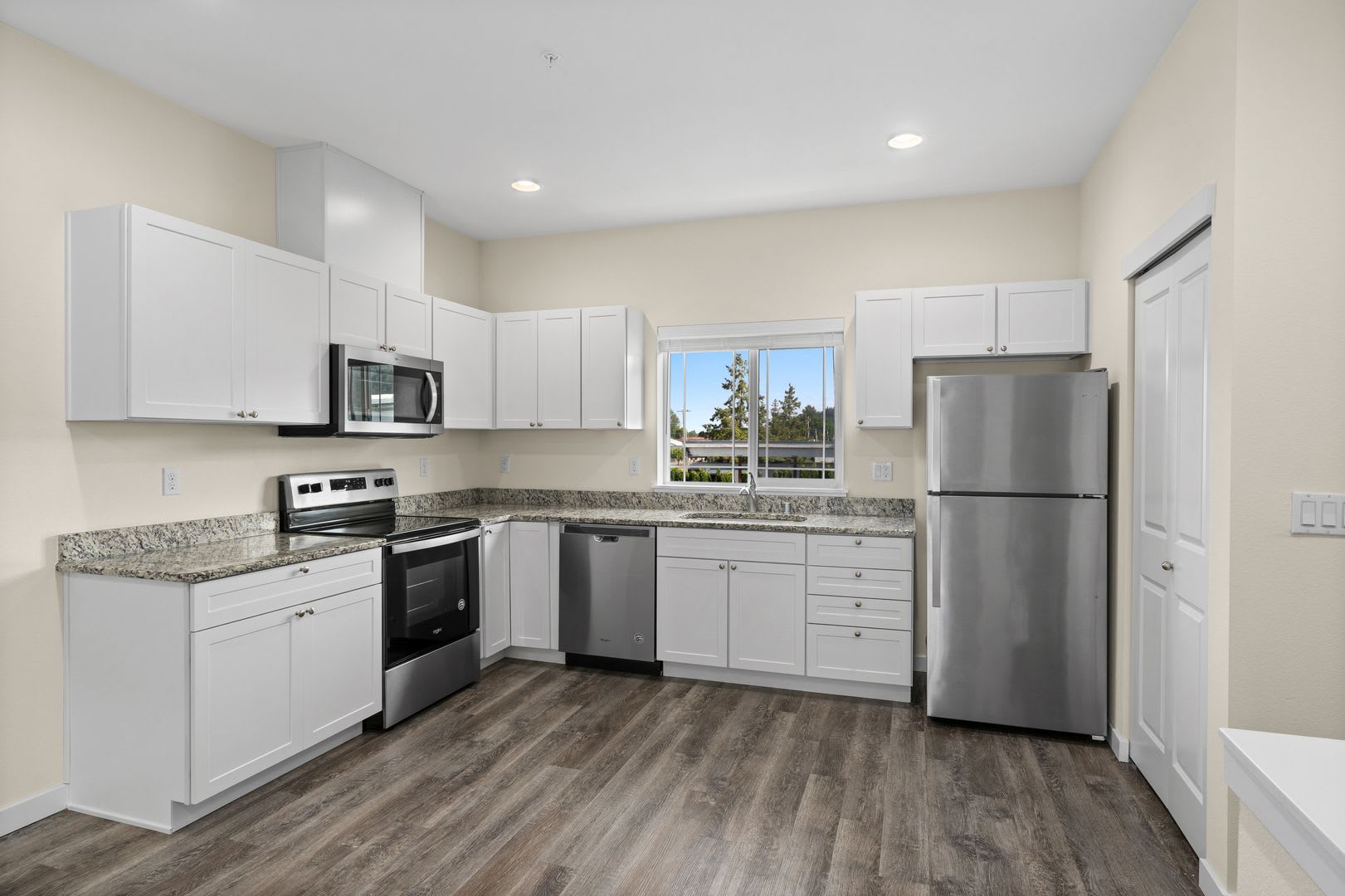 Pinnacle Landing Townhomes Two Bedroom Townhouse – photo 3