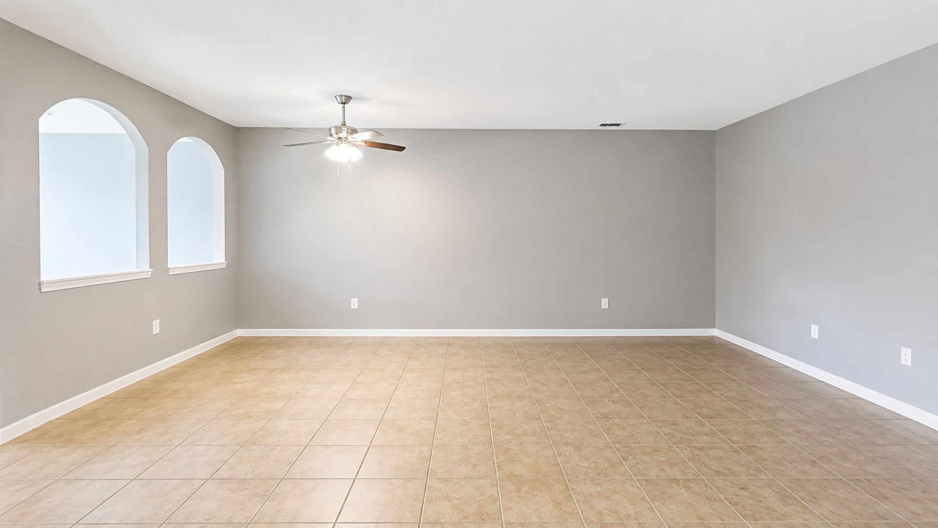 Annual Unfurnished 3-bed 2.5-bath townhome in Parkstone – photo 3