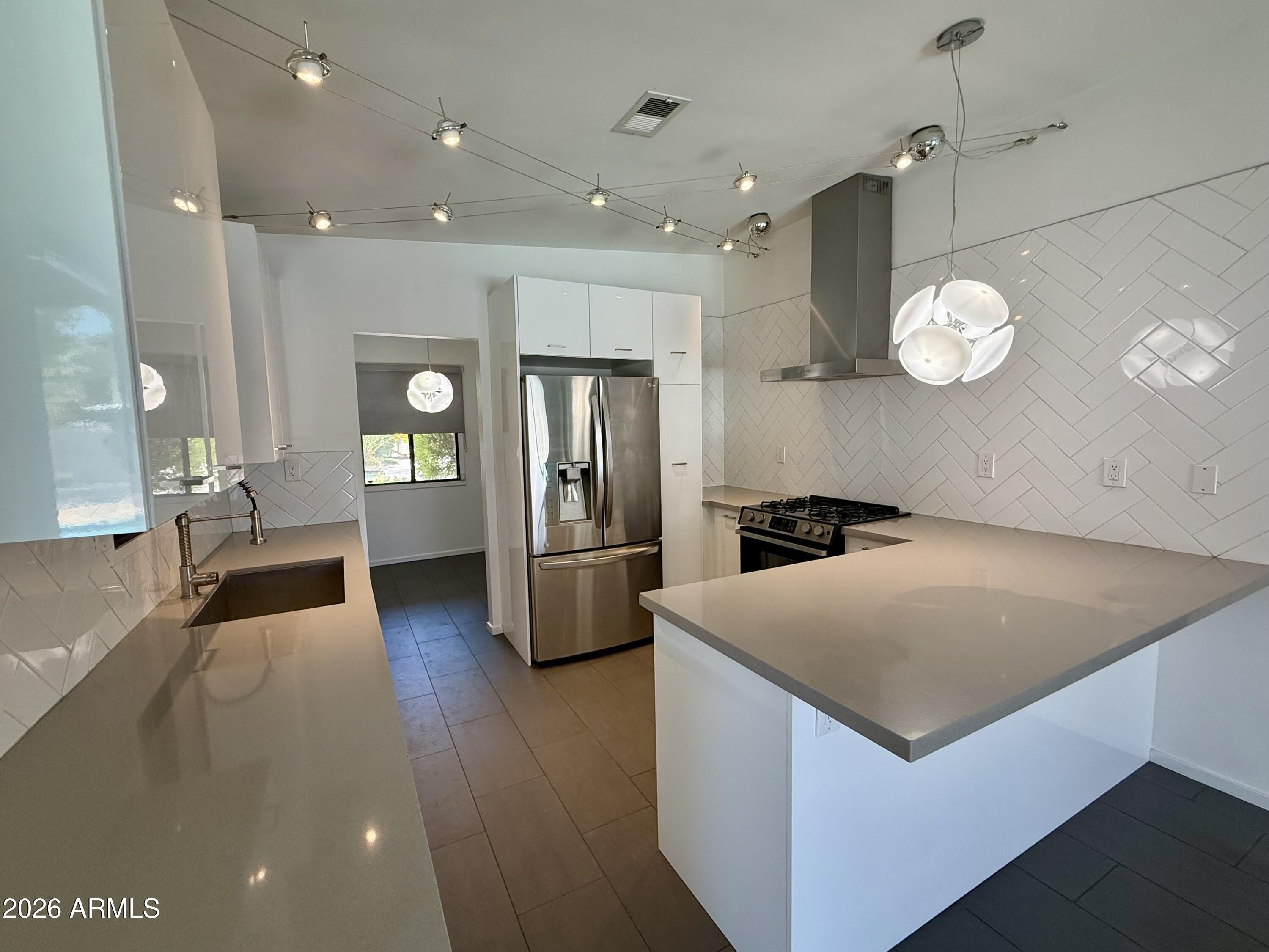3702 E Paradise Drive – photo 5