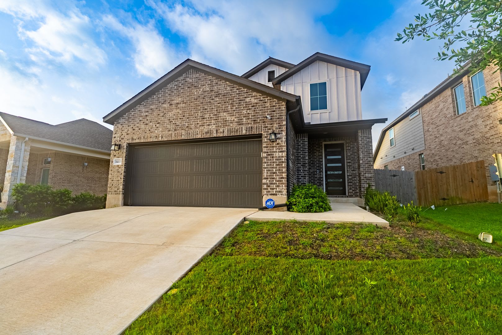 Spacious Buda Beauty Offering Open Concept Living And Flexible Space For Every Lifestyle – photo 2