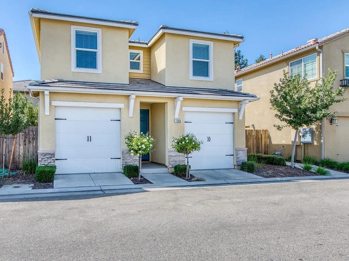 1304 Royalty Way – photo 1