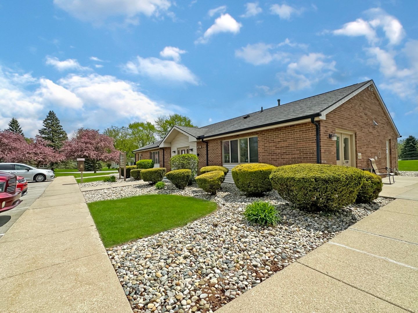 Minutes from Adrian College************** Massive 2 Bedroom 2 Bath*****************Rent $1,150/month – photo 3