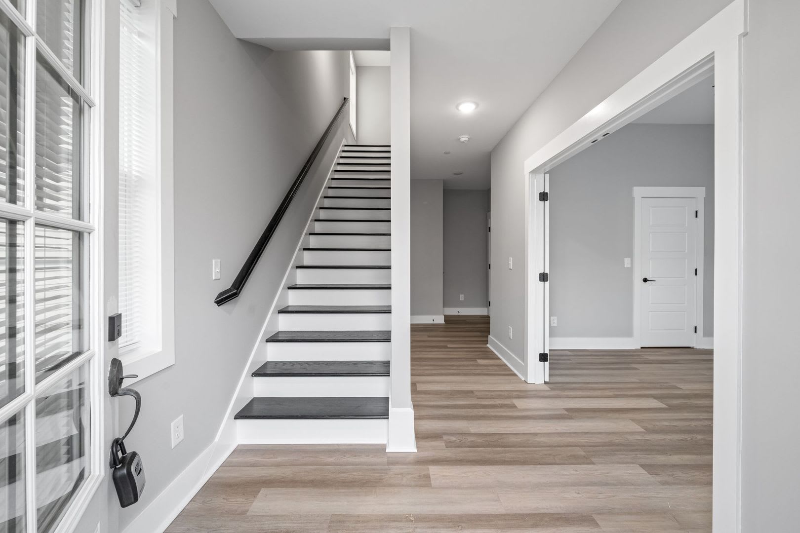 Gorgeous 3 Story 4 Bedroom Pet Friendly Home For Rent! – photo 5