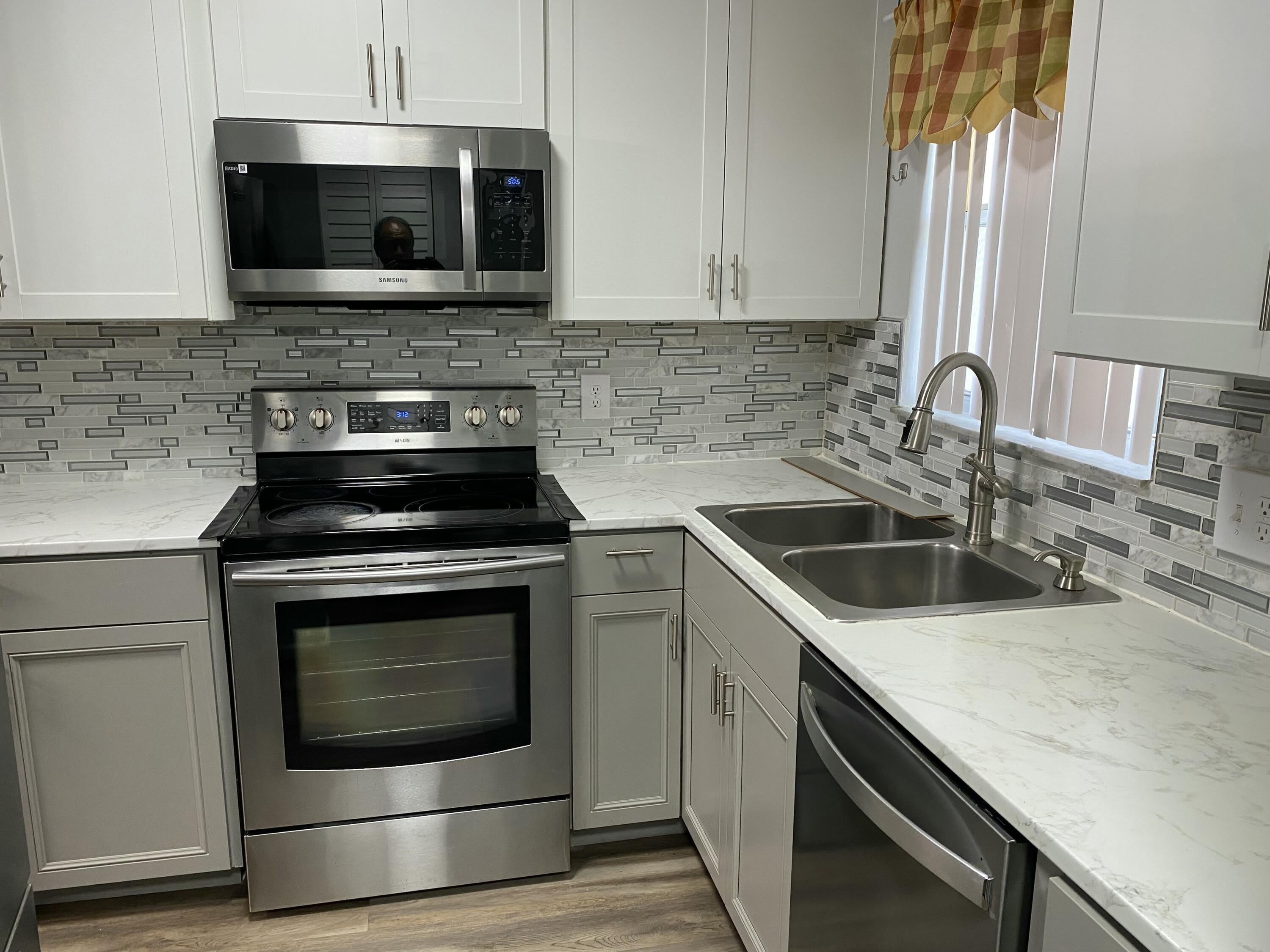 6890 Royal Palm Boulevard – photo 1