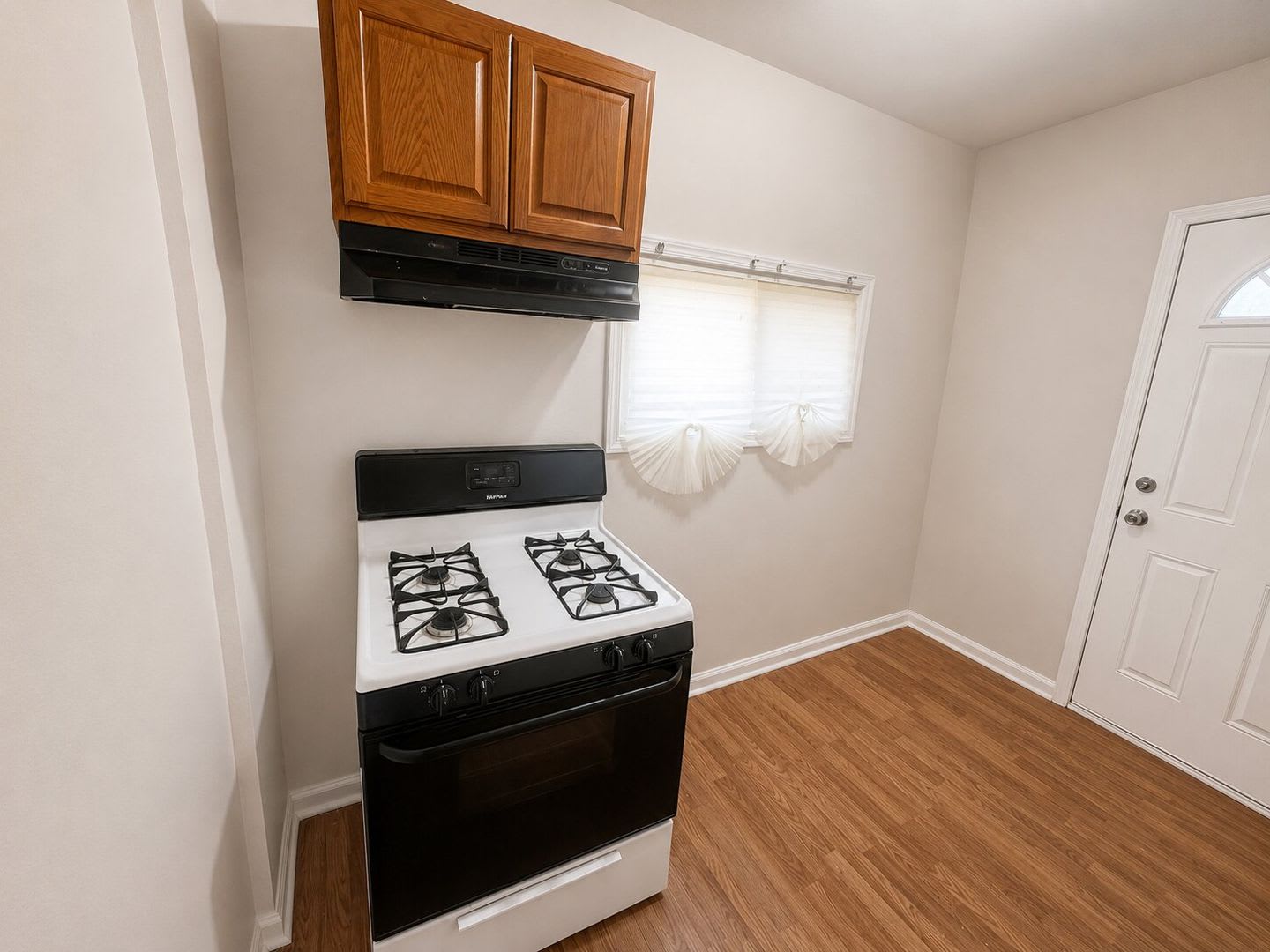 3 Bedroom Philadelphia Rowhome Spacious Layout Convenient Strawberry Mansion Location – photo 5