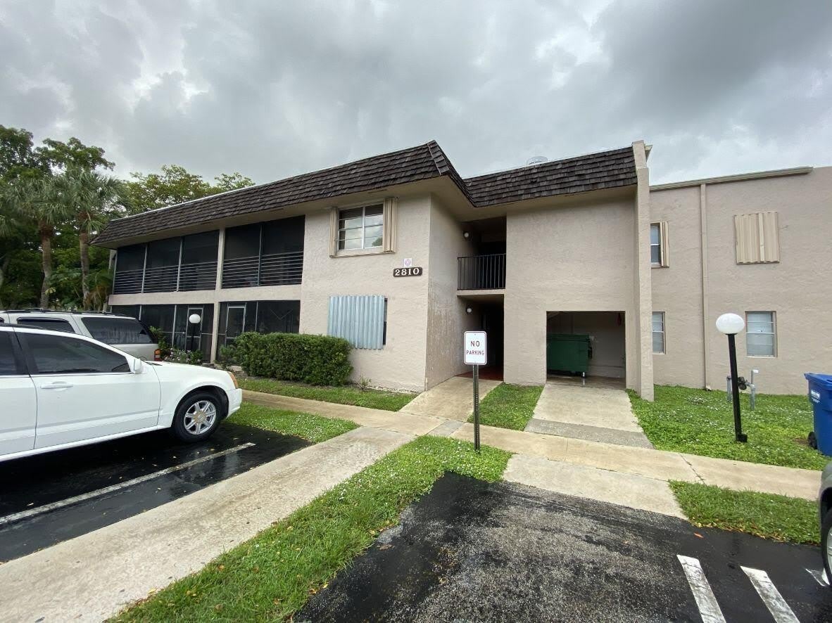 2810 Riverside Drive – photo 1