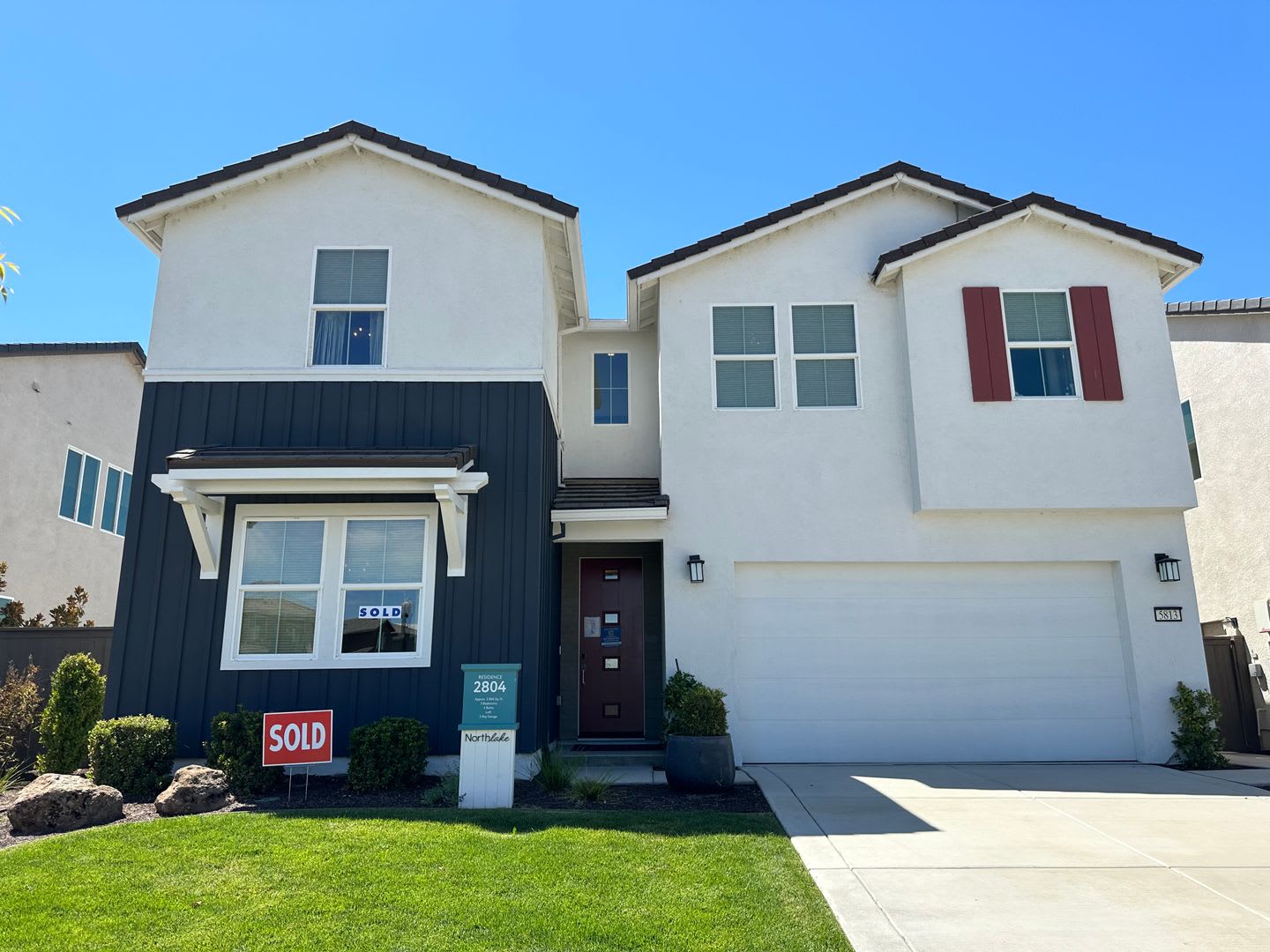 Lakefront 5-Bedroom Home with Stunning Lake Views – photo 2