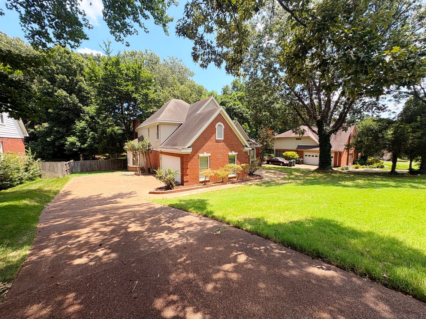 One Of Kind Home In Woodchase Subdivision Over 3400 Sq Ft Must Have Owner S Approval On Pets Fees Will Apply – photo 3