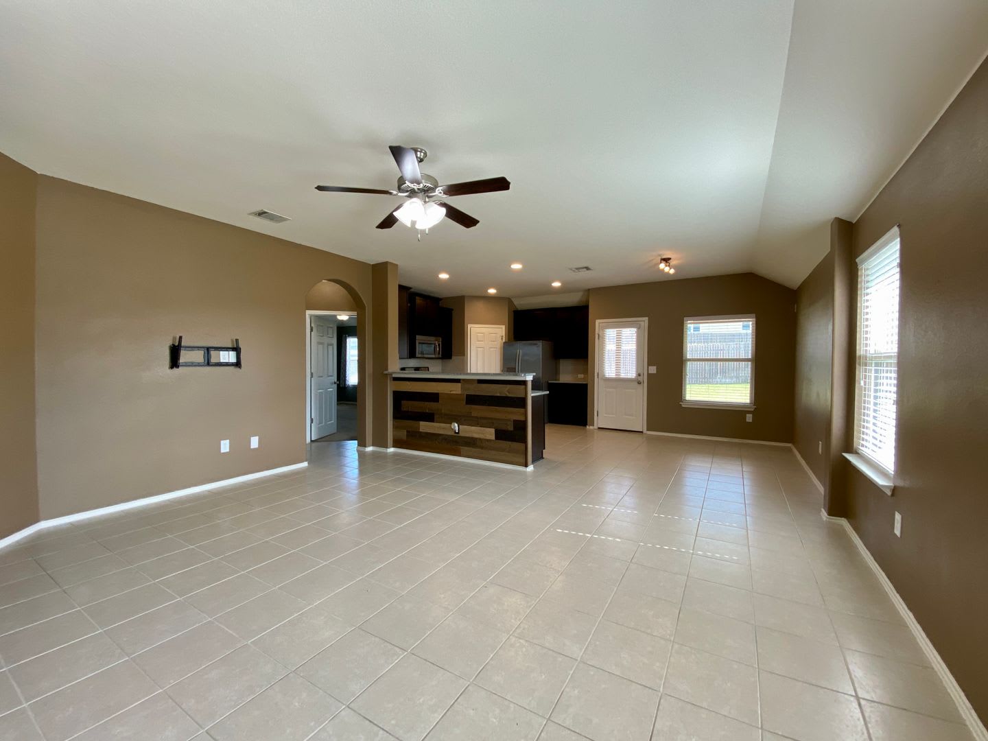 Amazing 3 bed 2 bath in Buda!!! – photo 3