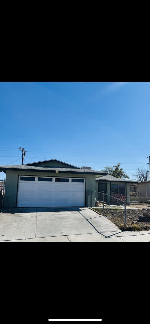 3 Bedroom 1 Bathroom Home! – photo 1