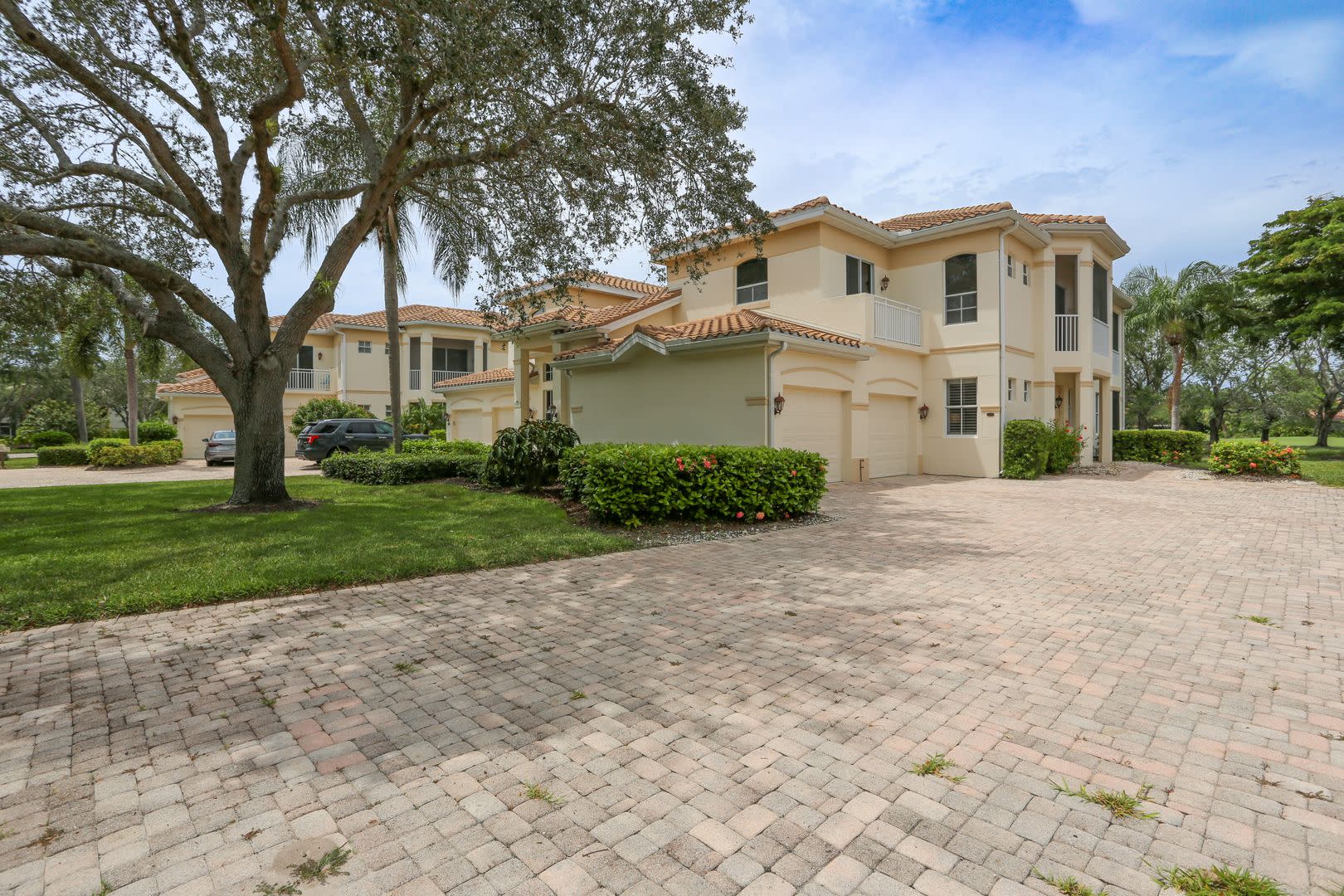 ** SPORTS MEMBERSHIP ** BONITA SPRINGS SPANISH WELLS COUNTRY CLUB ON GORGEOUS LAKE** – photo 2