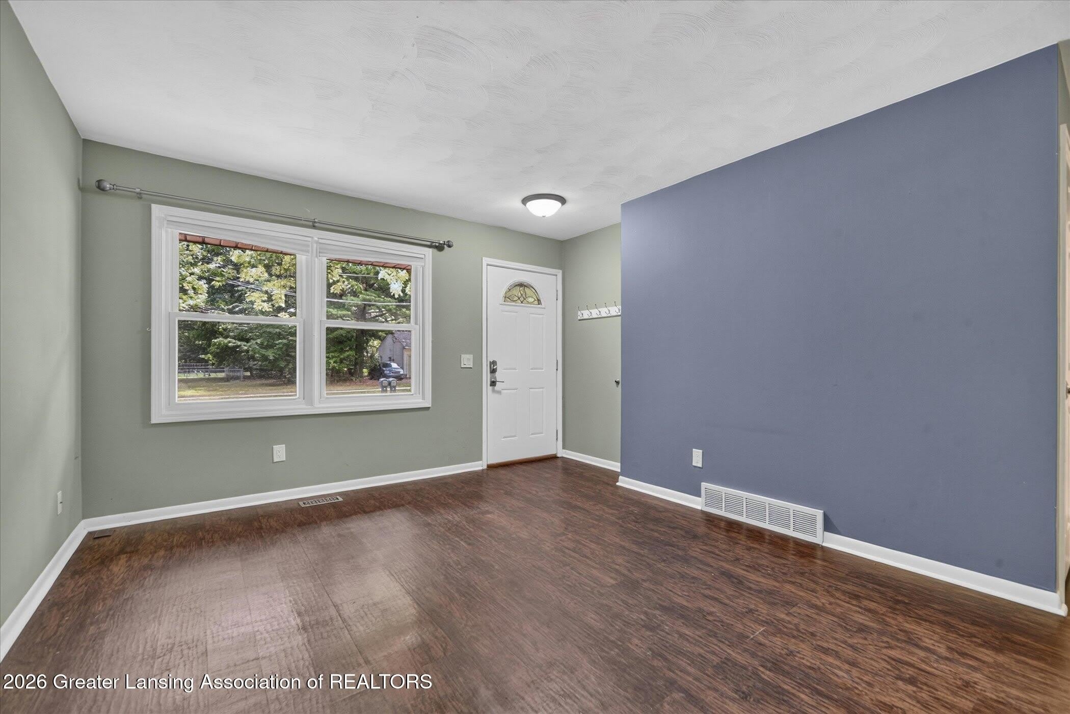 2281 N Vernon Avenue – photo 4