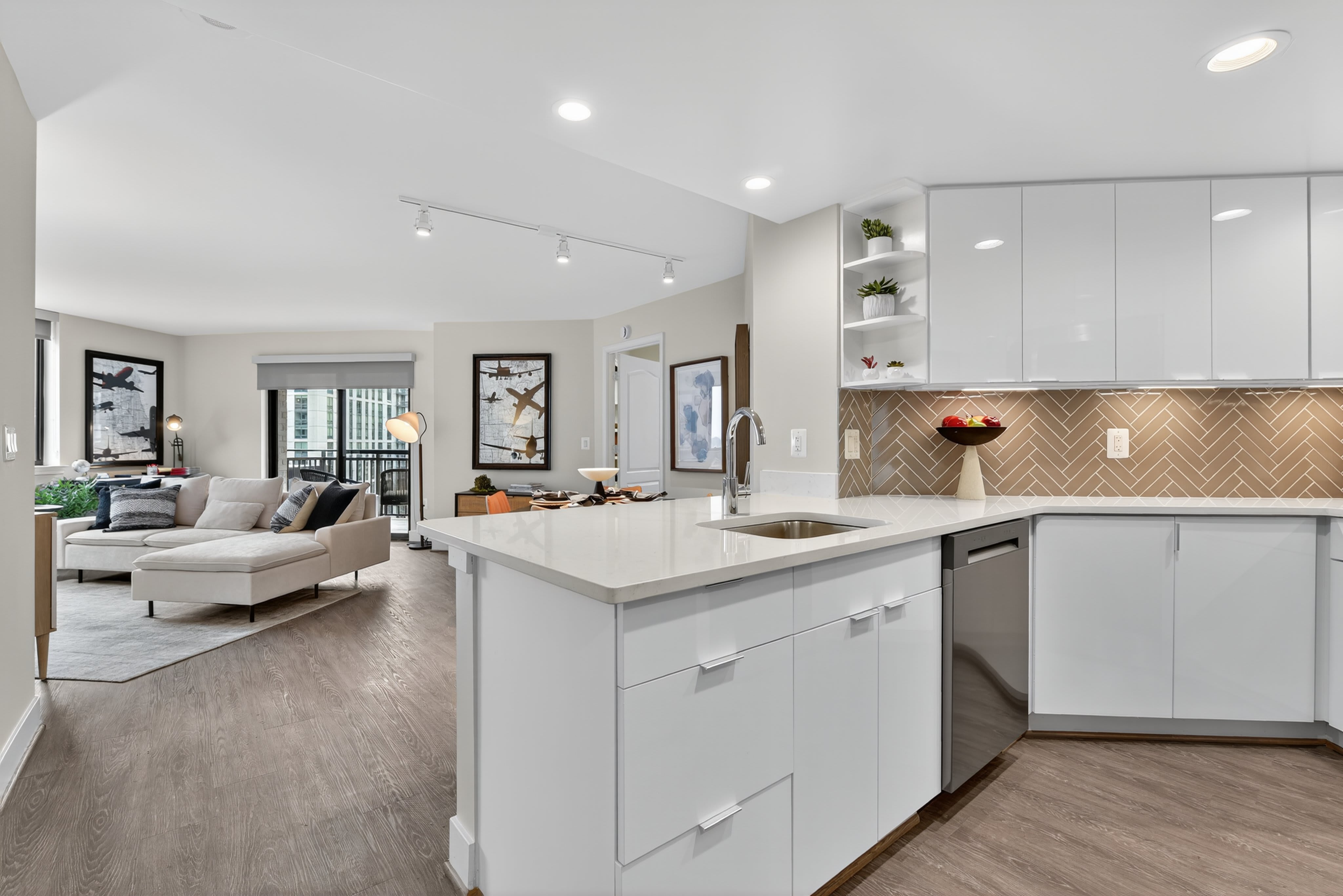 Richmond Square Apartments – photo 5
