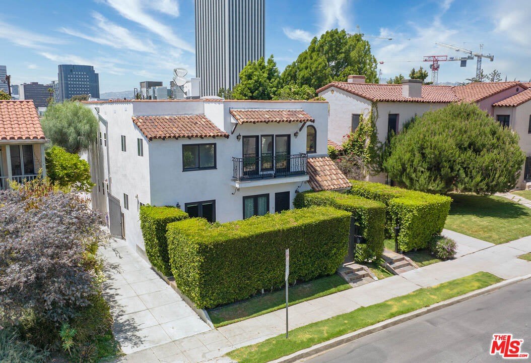 831 S Curson Ave – photo 2