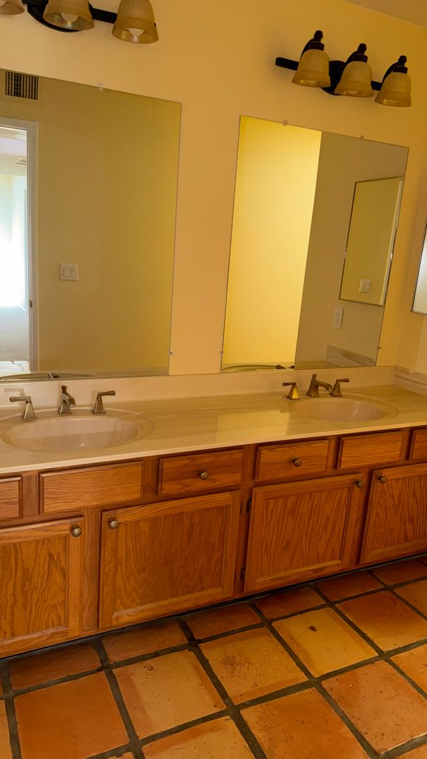 Spacious Towhhouse with Sautillo Tile – photo 5