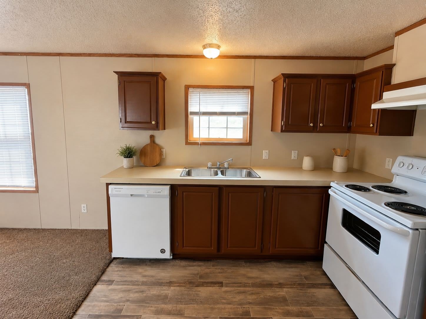 25521 Nuway Avenue – photo 3