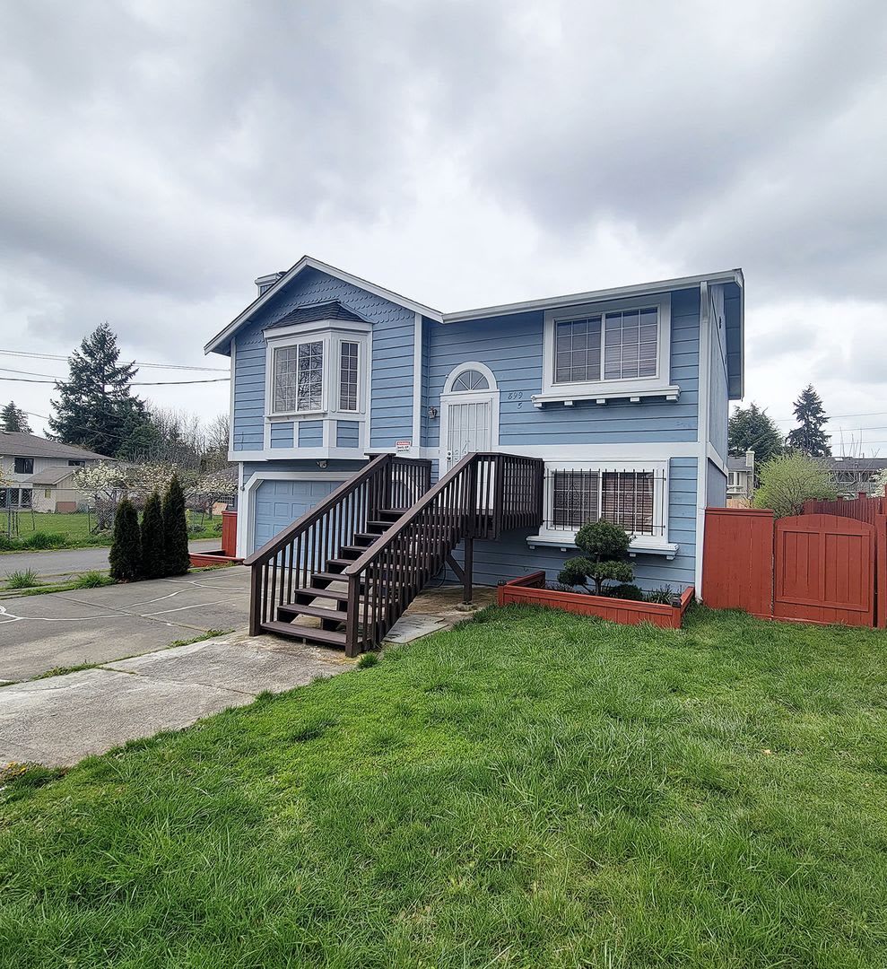 Spacious 4 Bedroom Home in S.Tacoma, Available Now! – photo 1